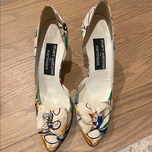 Stuart Weitzman Beige Heels with Pointed Toe and Black Accents /Run small